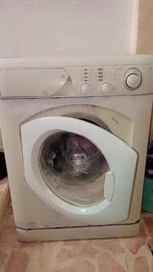 غسالة ارستون 8 كيلو مستخدمه للبيع