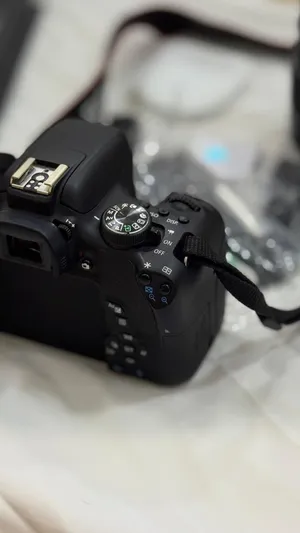 كانون 750d  نظيفه جدا  استعمال خفيف  جوده ممتازه  الشرح ف لوصف قابل للتفاوض او البدل
