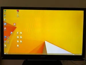 للبيع شاشة تجارية تفاعلية ذكية من شركة سامسونج العريقة، موديل Samsung DM82E-BR بحجم عملاق 82 بوصة
