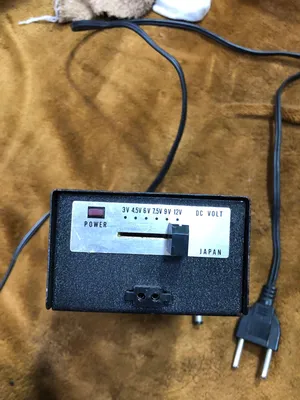 محمول كهرباء ياباني اصلي من 220 او 110 الى 3 v وخمسه 5v و 7v و9v و 12vحسب الحاجه