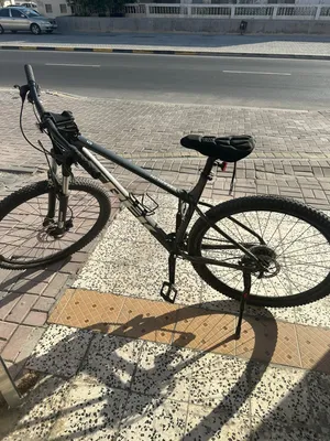 للبيع trek marlin جبلية موديل 2022 مقاس Xl 29 إنش فرامل هيدروليك جيرات shimano قوية مناسبة للرياضيين