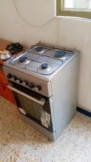 طباخ شغال فوووول وعل حسب الاصول
