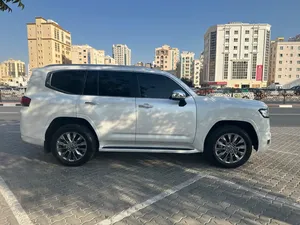 2022 Toyota land cruiser vxr twin turbo