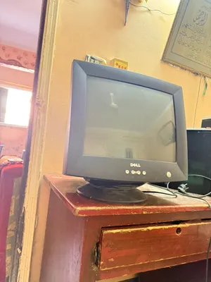 شاشة كمبيوتر ديل بحالة جيدة للبيع