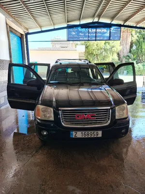 GMC ENVOY XL SLT سبع مقاعد مع تكييف تبريد وتدفئة ومغيرلها زيت للموتبر.
