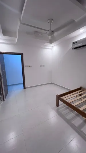 شقة في الخوض السادسة بالقرب من التنمية الاجتماعية