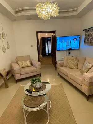 شقه للبيع طابق اول فني عمر لبناء 13 سنه