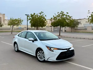 تسجيل جديد تويوتا كورولا 2024 La أبيض لؤلؤي مسرفسه وجاهزه للاستخدام