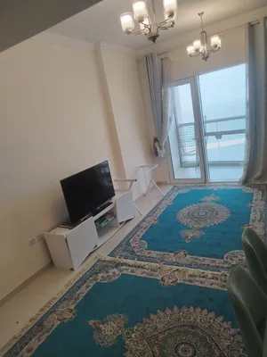 شقة غرفتين وصاله اطلالة بحرية كامله / شاملة كل الفواتير / مع باركن وطابق مرتفع / فرش راقي ونضيف جدا