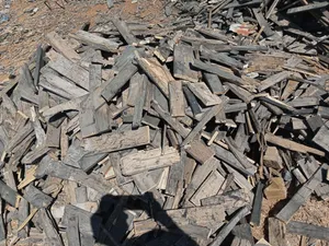 متوفر حطب للتدفئة