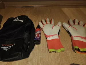 Title:Adidas Predator Pro Goalkeeper Gloves (Size 7) + Gloveglu Spray & Bag
