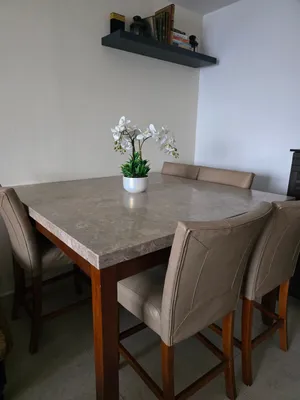 طاولة طعام بحاله ممتاز