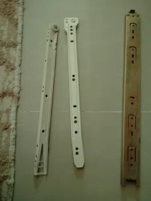 اسكفالي كمية كبيرة وبحالة جيدة للبيع اللي يبيهم يعطيني سعره المكان داخل طرابلس