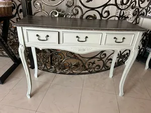 طاولتين نضيفين