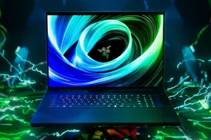 Laptop Gaming Razer Blade 18 2025 Dual 4k UHD+ 240 Hz FHD+ 440 Hz (Price: 2,999$ usd)