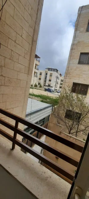شقه فارغه للايجار لعرسان في ابو نصير بأجره 200 دينار