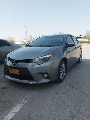 كرولا 1.8  2015 le ممتازة جدا بودي ومحركات تجديد سنه ،أطارات جديدة