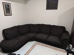 صوفا وسفرة وسرير سنجل للبيع بعجمان بسعر مميز