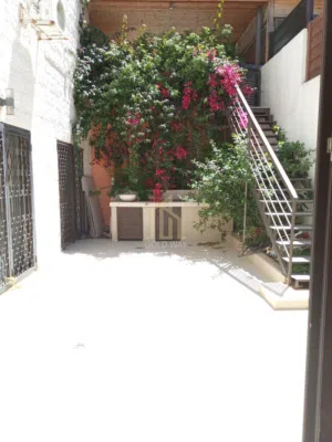 في أجمل مناطق عبدون شقة ارضية (دوبلكس) 200م بتشطيبات راقية / ref 1376