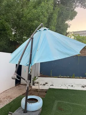Large Outdoor Garden Umbrella / Sun Shade with Heavy Base