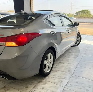 هيونداي افنتي 2012