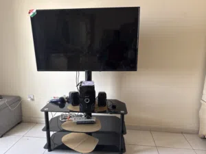 Super General 43 inch Tv with stand for sale