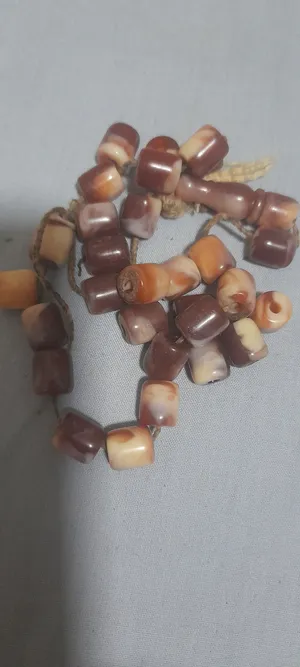 عباره عن سبح قديمه للبيع
