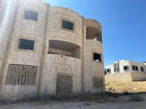 عمارة للبيع شفابدران بسعر لقطة قرب عيون الذيب حولها فلل