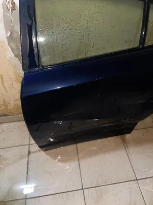 باب سيارة دودج تشارجر