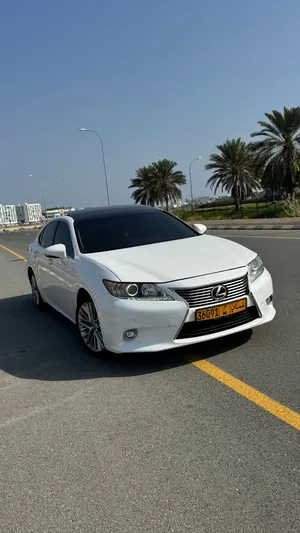 لكزس ES 350 موديل 2014 مستعملة بحالة ممتازة مع مواصفات أمريكية وفتحة بانوراما