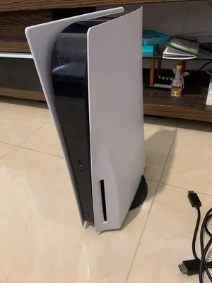 PS5 Disk edition استعمال خفيف جدا مع يد سليمه