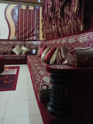 كنبات مجلس وطاولتين زاويتين وطاولتين وسط