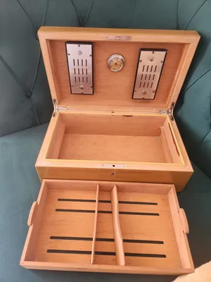 Original Elie Bleu Paris Luxury Wooden Cigar Humidor with Hygienometer