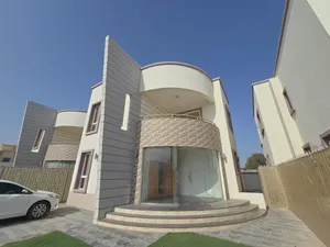 فيلا للايجار الحيل موقع مميز خلف بان هوم / Villa for rent in Al Hail Prime location behind Pan Hom