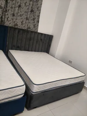 سرير مع مرتبة