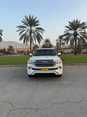 Used Toyota Land Cruiser in Muscat