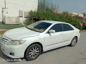للبيع سياره كامري رقم 3 موديل 2011 بحاله ممتازه كاميرا حساسات كاميرا ريموت ماشيه 220234 مطلوب 13500