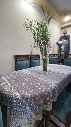 طاولة سفرة خشب زان اصلي+ برادي نفس لون الطقم
