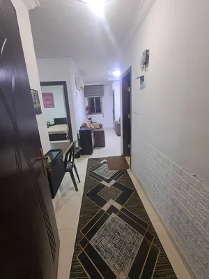 استديو مفروش غرفه وصاله ومطبخ وحمام وبلكونه للإيجار 280 دينار شهري شامل الحارس والماء تلاع العلي