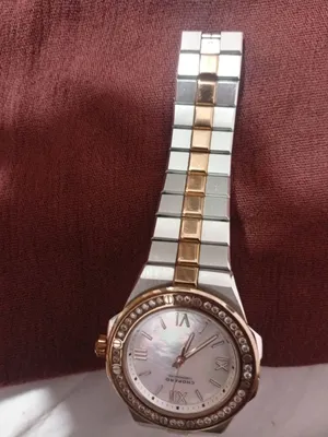 ساعة نسائية بتصميم Chopard