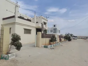 قطعة أرض على شارعين واصل مي وكهرباء للبيع بسعر مميز حي الجزيرة