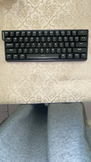 Keyboard aula 60 he mechanical keyboard & razer headphones for sell