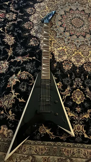 كيتار كهربائي Flying V