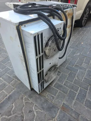 كمبريسر مع مراوح قطعه وحده طنين ونصف ايطالي تجميد مودذل جديد لايحتاج توصيلات ولاغاز تعال وركب