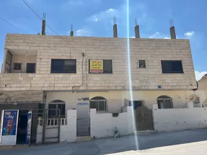 للبيع مبنى سكني – البيع بسبب السفر خارج البلد للبيع مبنى مكوّن من 3 وحدات سكنية