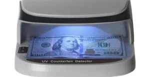 جهاز كشف العملة المزورة UV DETECTOR تكفى الشحنة الواحدة ما يقارب اسبوعين ميزة الفصل التلقائي للضوء