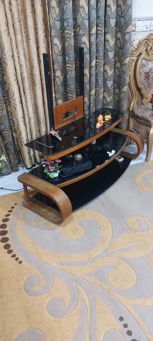 ميز تلفزيون  للبيع