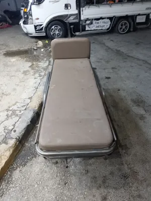 تخت نقل المرضى الهايدرولك شغال وكاله لا يحتاج إلى اي صيانه وبسعر رمزي جدا لباقي التفاصيل اقرا الوصف