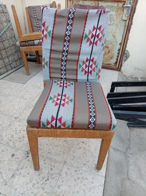 كراسي وطاولات للمقاهي والمطاعم