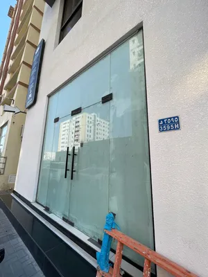 للبيع محل تجاري في سوق الخوض عمر البناء سنه
